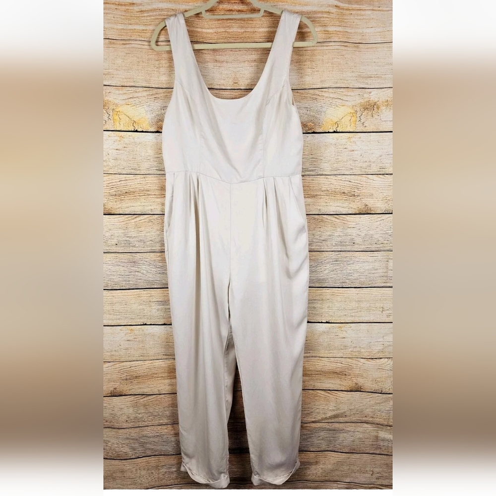 ASTR the Label Sleeveless Jumpsuit Romper Size Large